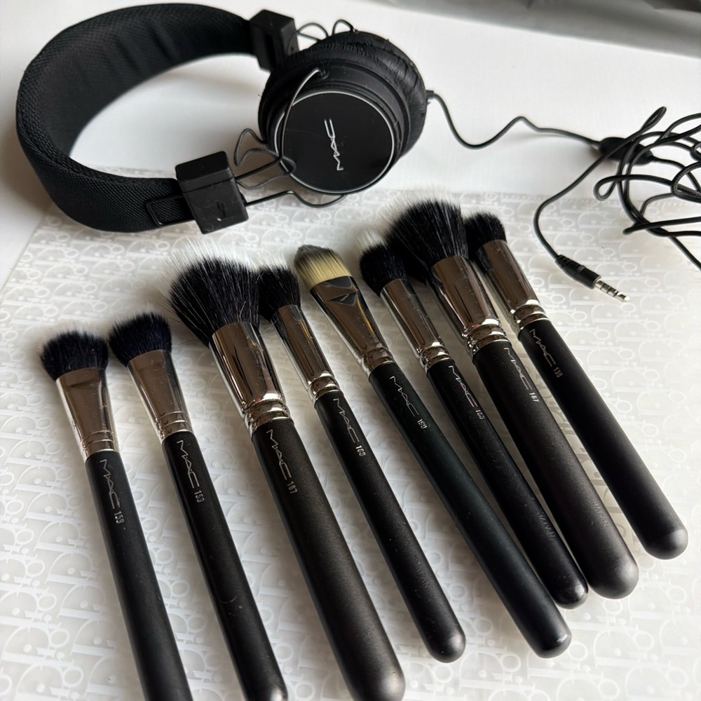 MAC Cosmetics Black and Silver Makeup Brush Set